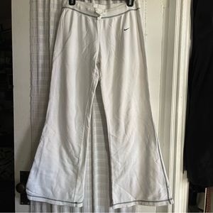 NIKE Oregon Ducks wide leg sweatpants, women’s small